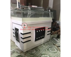 Thanh lý tủ kiếng trưng bày đứng bán trung tâm